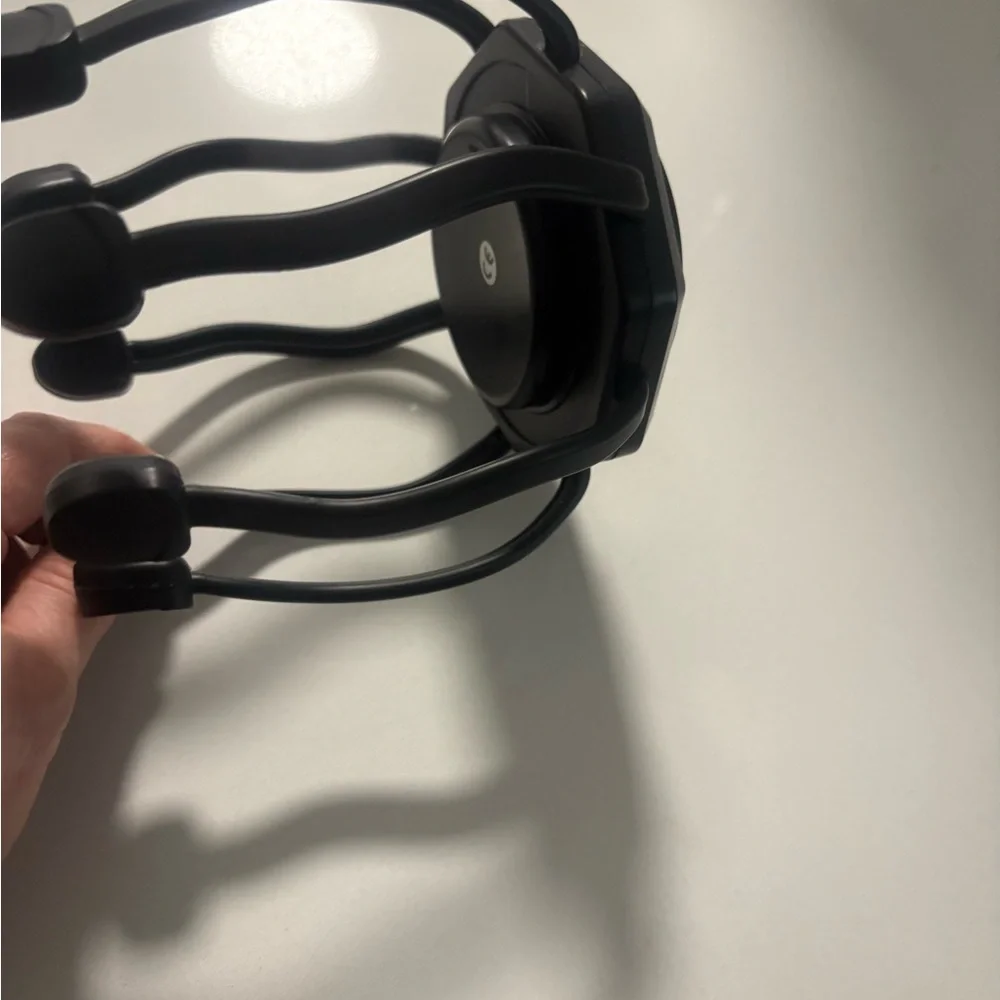 Black VR Spider-Like - Picture 3 of 11